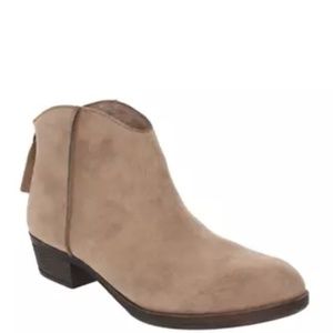 True Craft back zippered boots. NWOT or Box. Never worn Size 8M